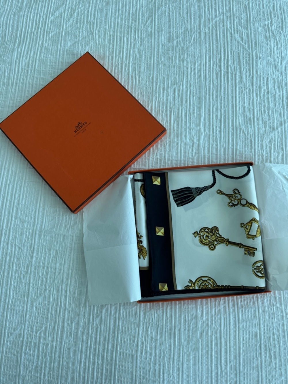 Hermes Scarf Carre 90 Black And White And Multi LES CLES Keys Silk - Picture 14 of 14